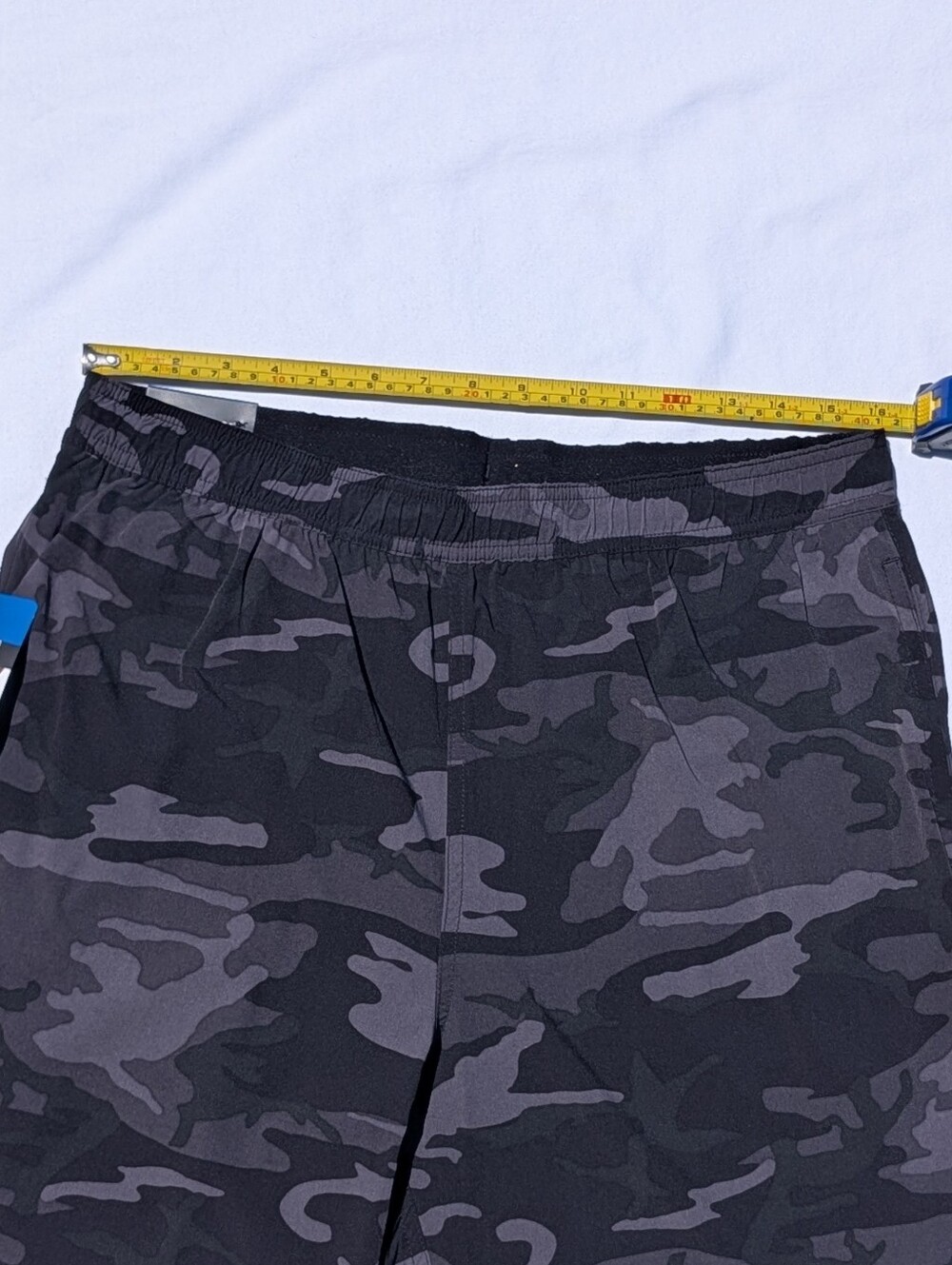 Kirkland Signature Men's Swim Trunks Size L - Picture 9 of 16